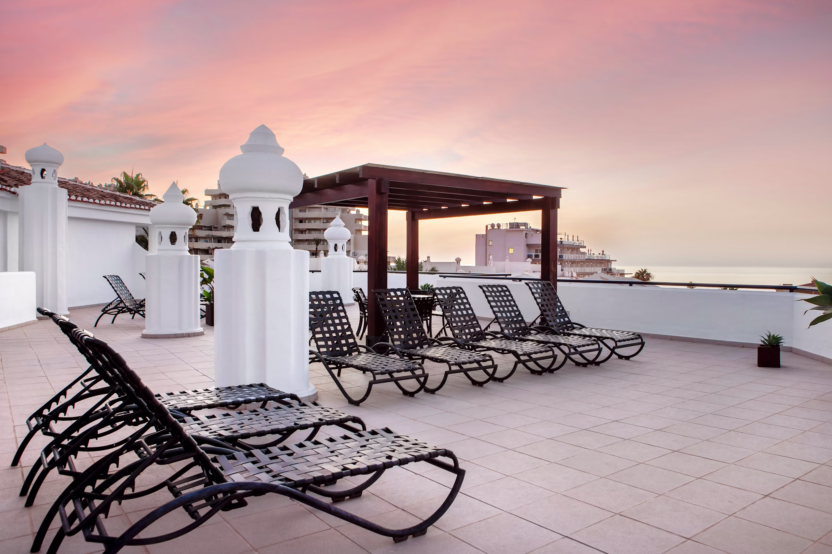 Image > Resort > Spain > Sahara Sunset > Gallery > SAH-EXT-RYLMIRAGE-SLRM-2022-001.jpg