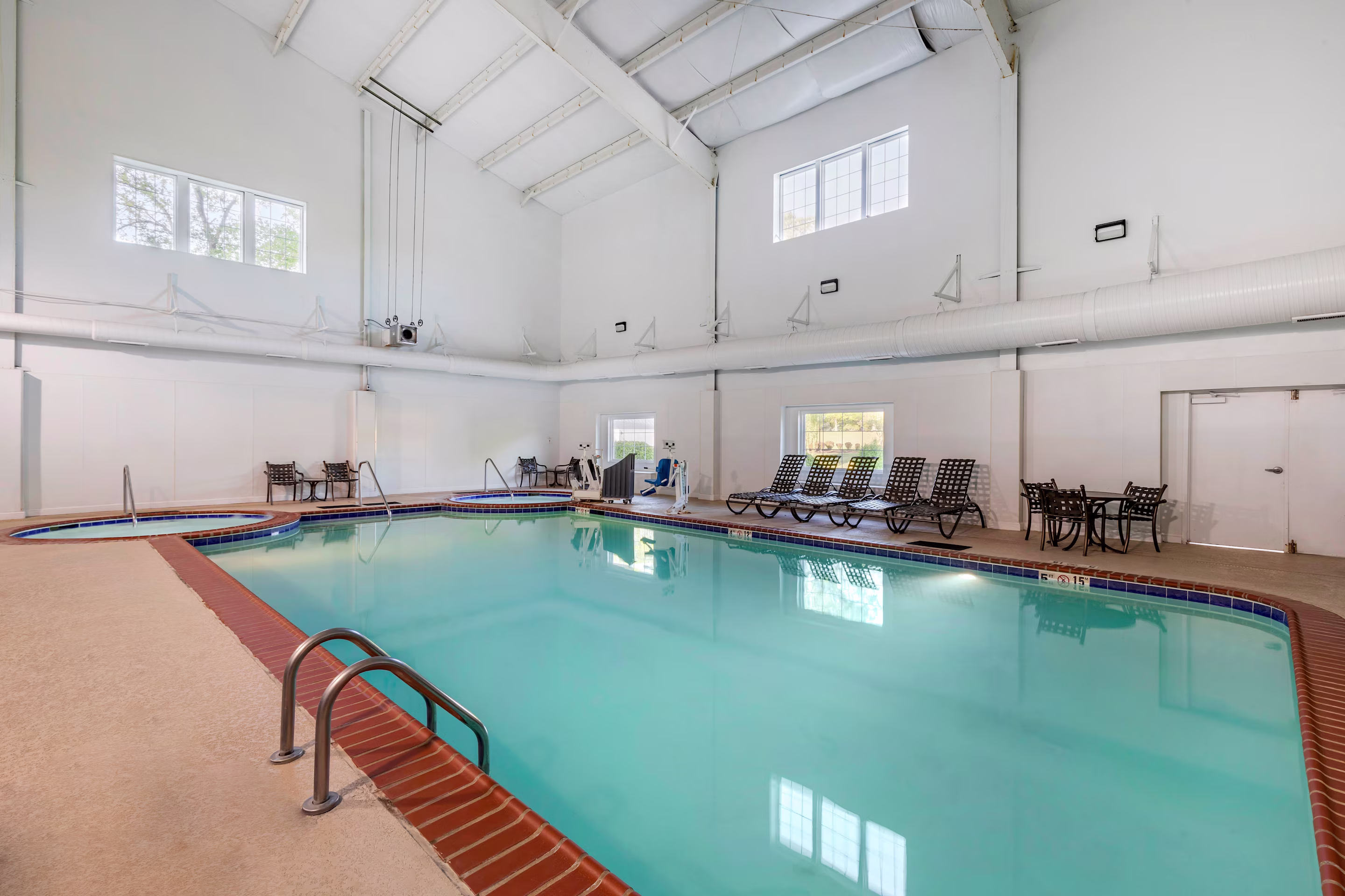 Image > Resort > Virginia & Washington, D.C. > The Historic Powhatan, a Hilton Vacation Club > Gallery > PHFPO-INDPOOL-2023-001.jpg