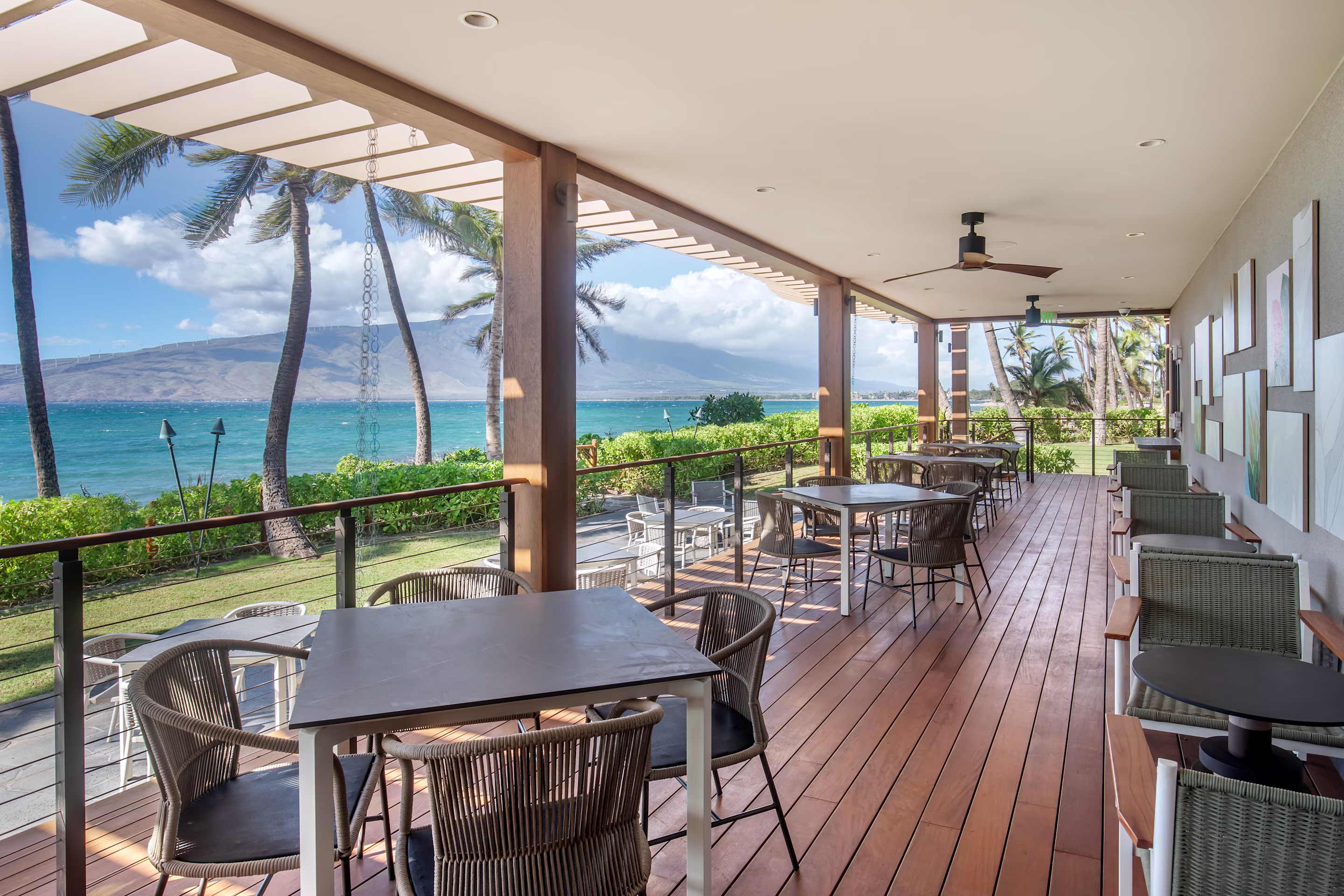 Image > Resort > Hawaii > Maui Bay Villas, a Hilton Grand Vacations Club > Gallery > OGGMB-EXT-BCHCLB-2022-002.jpg