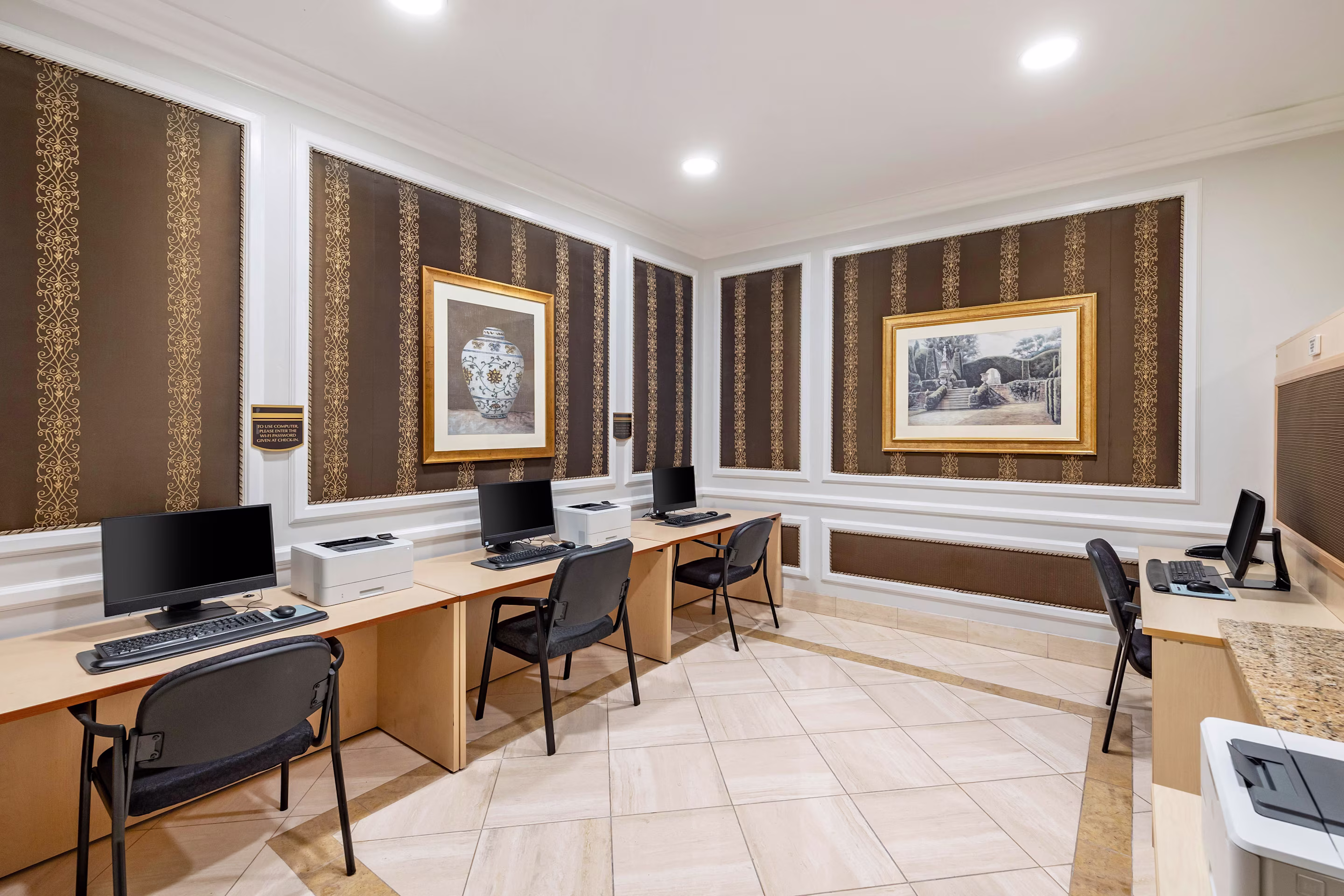 Image > Resort > Las Vegas > Polo Towers, a Hilton Vacation Club > Gallery > LASPT-BUS-2023-001.jpg