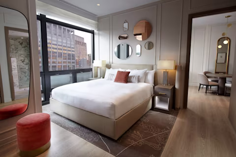 Image > Resort > New York > The Residences, a Hilton Club > Gallery > NYCRC-PENT-BDRM-2011-002_edit.jpg