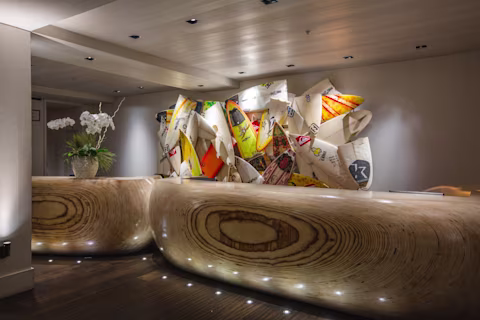 Image > Resort > Hawaii > The Modern, a Hilton Vacation Club > Gallery > TMH_RECEP_FRONT_DESK_1892_2019.jpg