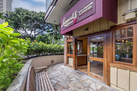 Image > Resort > Hawaii > Lagoon Tower, a Hilton Grand Vacations Club > Gallery > HNLHW-EXT-LAPPERTS-2022-001.jpg