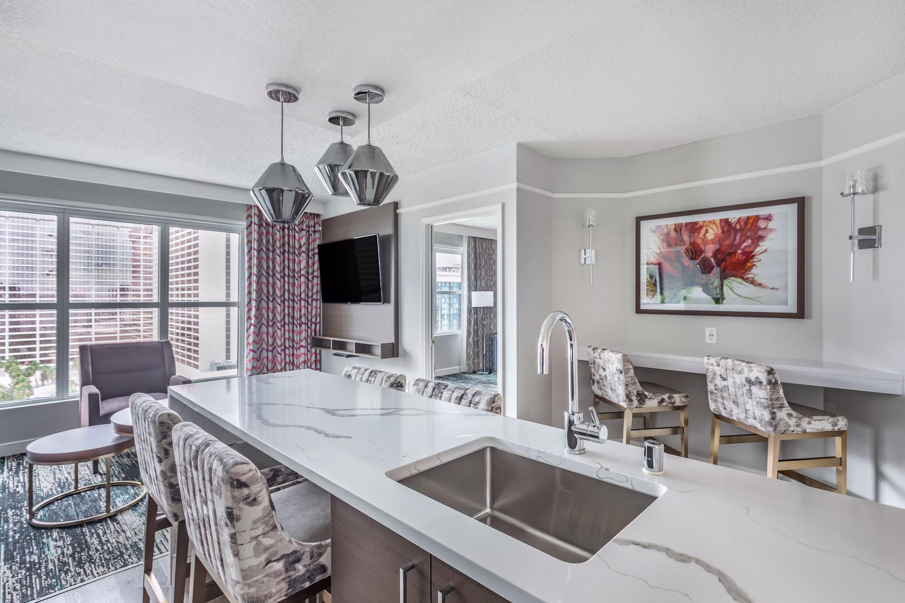 Image > Resort > Las Vegas > Flamingo, a Hilton Grand Vacations Club > Gallery > LASFL-1BDRM-1KG-LIV-2021-K1RRU1-002.jpg