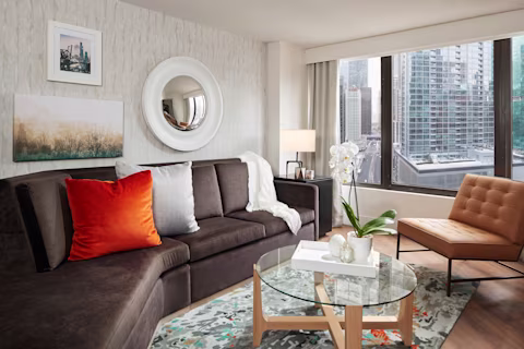 Image > Resort > Chicago > Chicago Magnificent Mile, a Hilton Grand Vacations Club > Gallery > DoubleTreebyHiltonHotelChicago-MagnificentMileLivingRoom21bedroomsuite.jpg