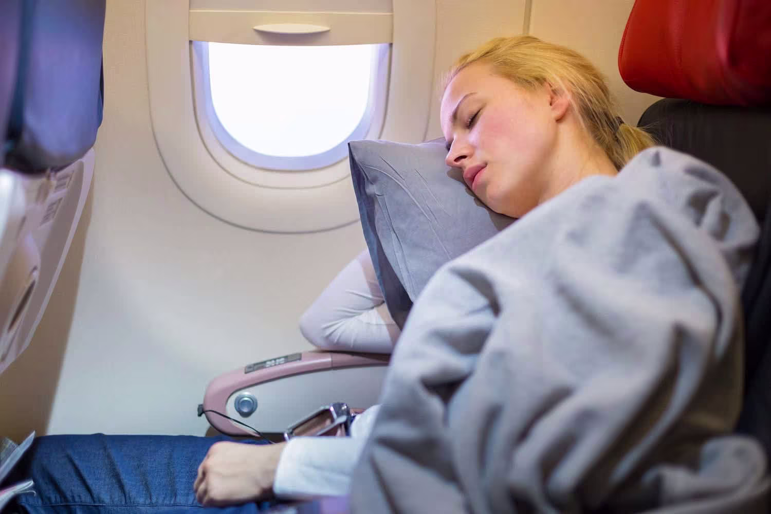 How-Even-a-Nervous-Flyer-Can-Find-Sleep-on-a-Plane_Body2