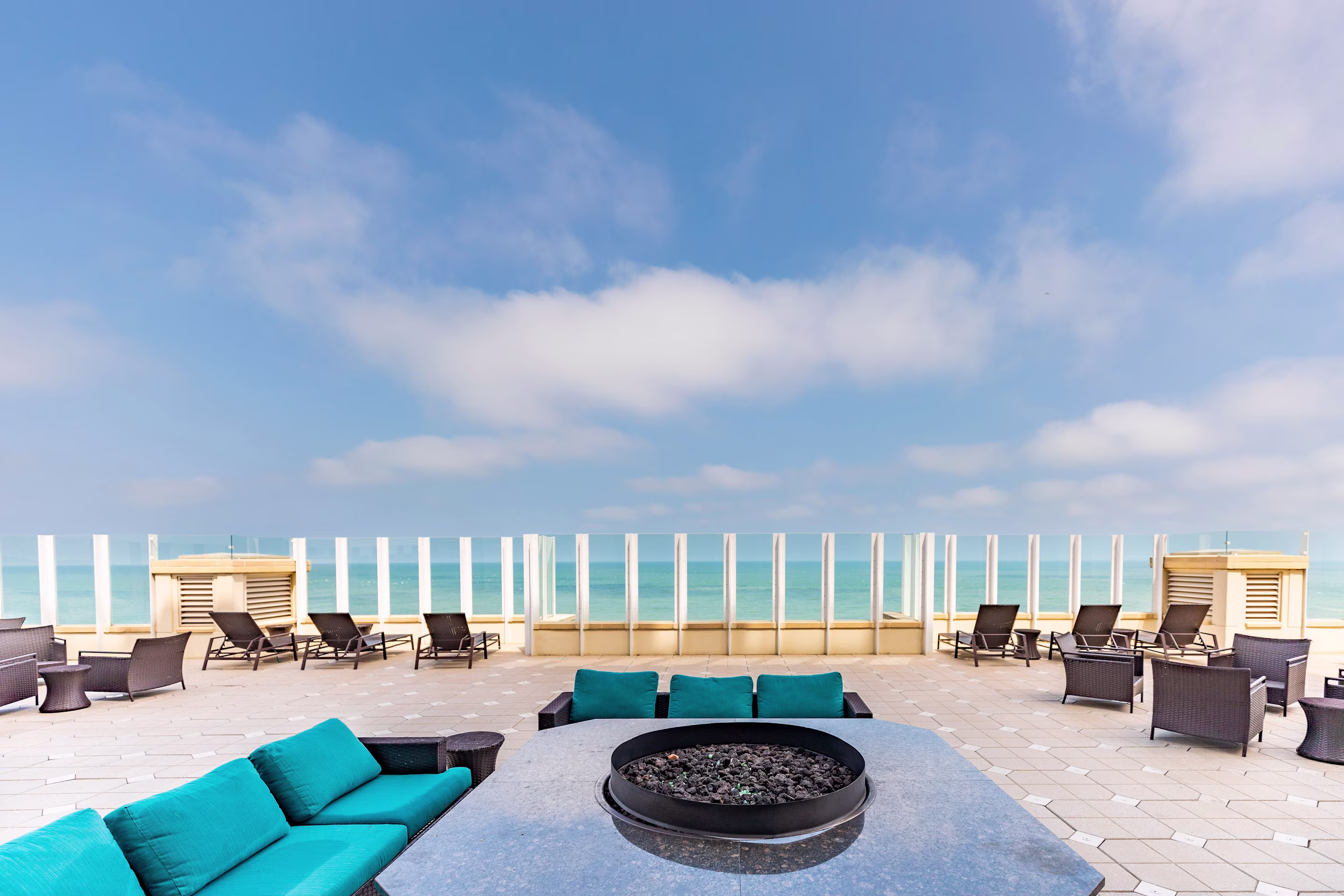 Image > Resort > Virginia & Washington, D.C. > Oceanaire, a Hilton Vacation Club > Gallery > VA-OAR-EXT-SUNDECK-2022-001.jpg