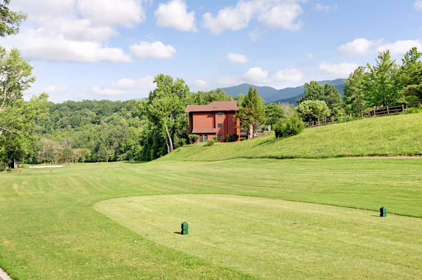 Image > Resort > Tennessee > Bent Creek Golf Village > Gallery > BCG_EXT_GOLF_COURSE_TEE-1_398_2015_RGB.jpg