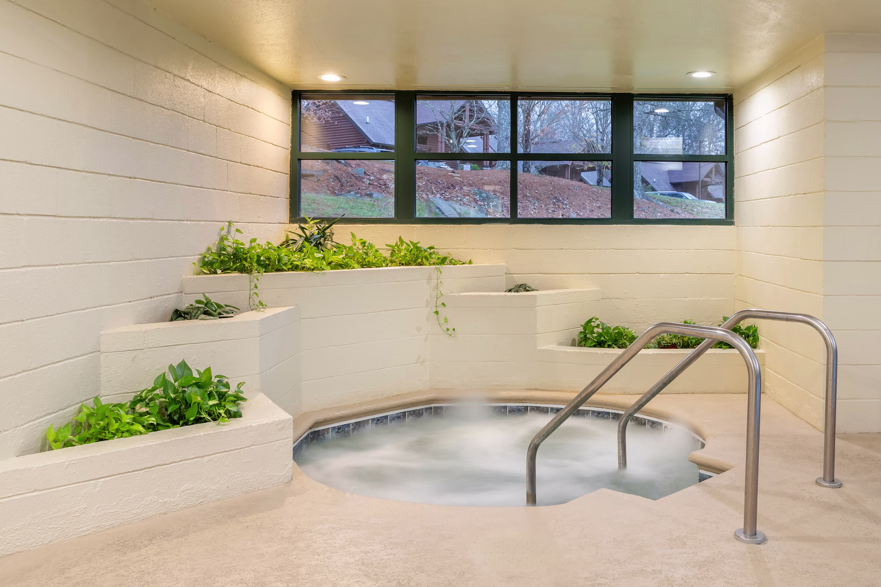 Image > Resort > Tennessee > Bent Creek Golf Village > TYSBC-INDPOOL-2024-001.jpg