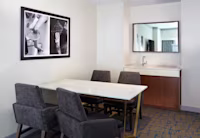 Image > Resort > New York > The Residences, a Hilton Club > Gallery > NY-TRE-DIN-2009-002_edit.jpg