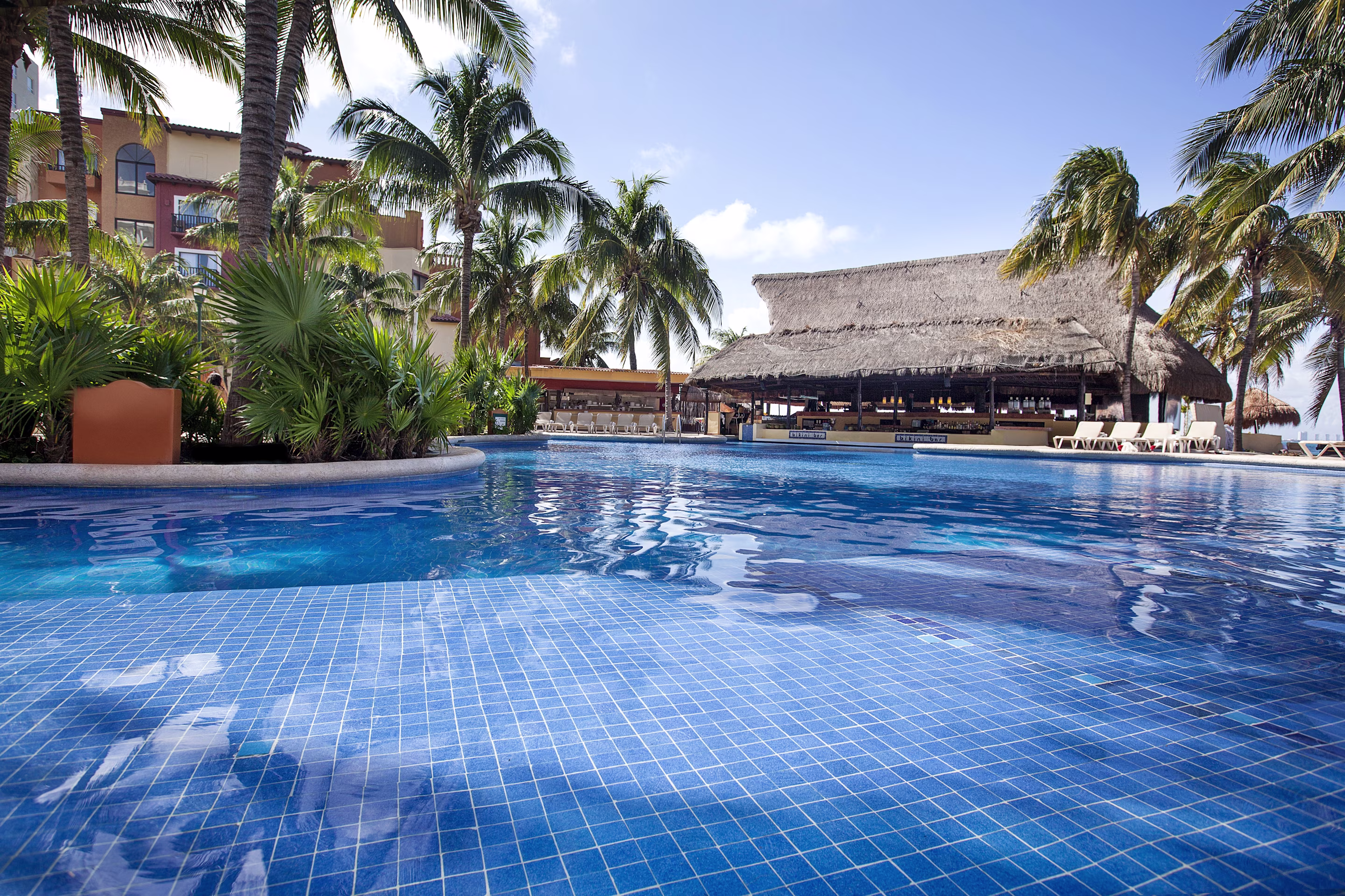 Image > Resort > Mexico > Fiesta Americana Villas Cancun > Gallery > FAV-CANCUN-POOL-01.jpg