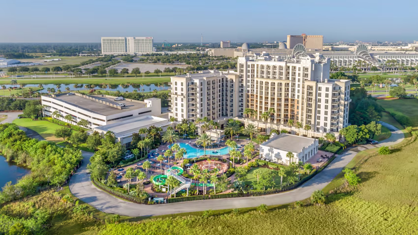 Image > Resort > Florida > Las Palmeras, a Hilton Grand Vacations Club > Gallery > MCOUB-EXT-AERIAL-2024-003.jpg