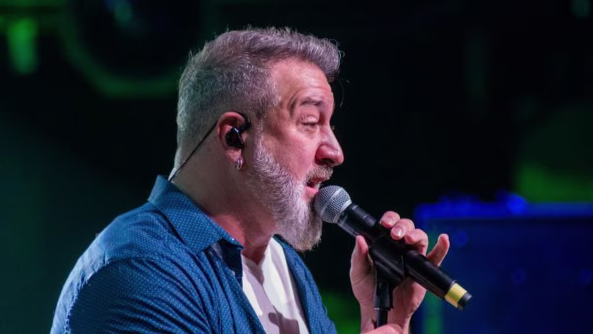 Joey Fatone performing, Hilton Grand Vacations Ultimate Access, HGV Live! show.