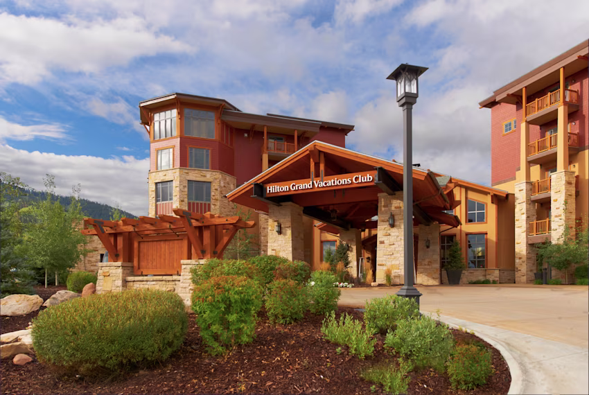Image > Resort > Utah > Sunrise Lodge, a Hilton Grand Vacations Club > Gallery > UT-SLO-EXT-2014-001_edit.jpg