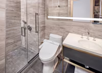 Image > Resort > New York > The Central at 5th, a Hilton Club > Gallery > NYCKP-STD-1KGPRMR-PLUS-BTH-2020-K1RRS-001.jpg