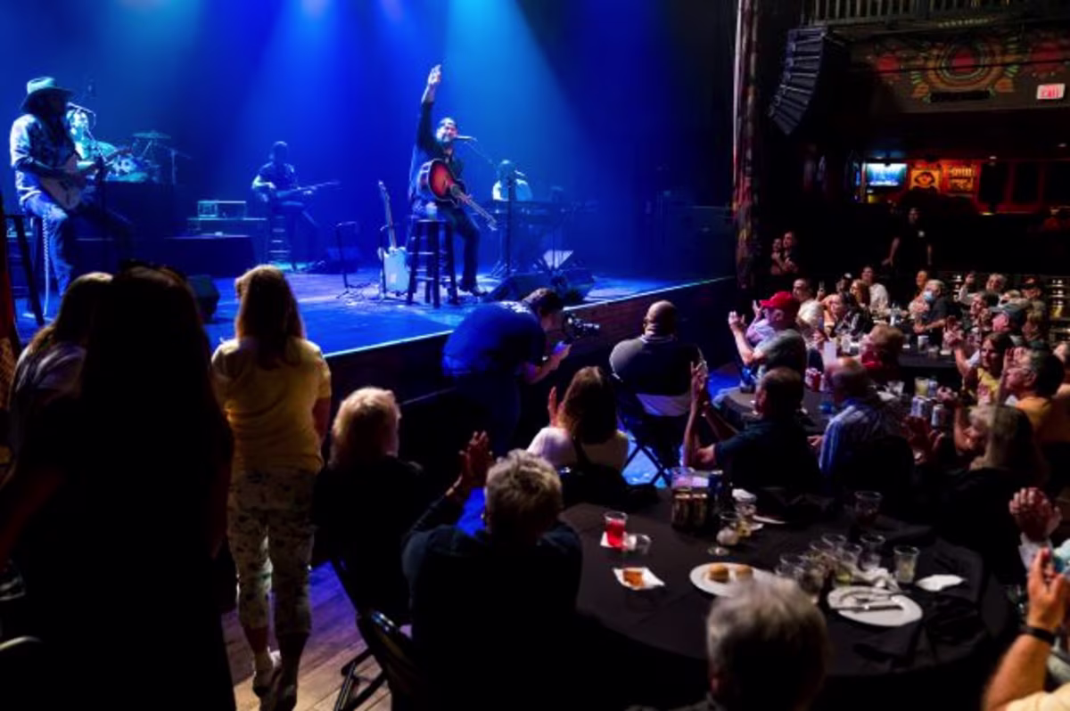 Hilton Grand Vacations Brand Ambassador, Lee Brice, on stage at HGV Live! show.