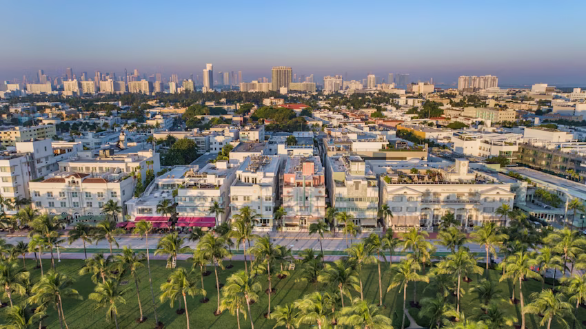 Image > Resort > Florida > Crescent on South Beach, a Hilton Vacation Club > Gallery > MIAMS-MIACR-EXT-AERIAL-2022-010.jpg