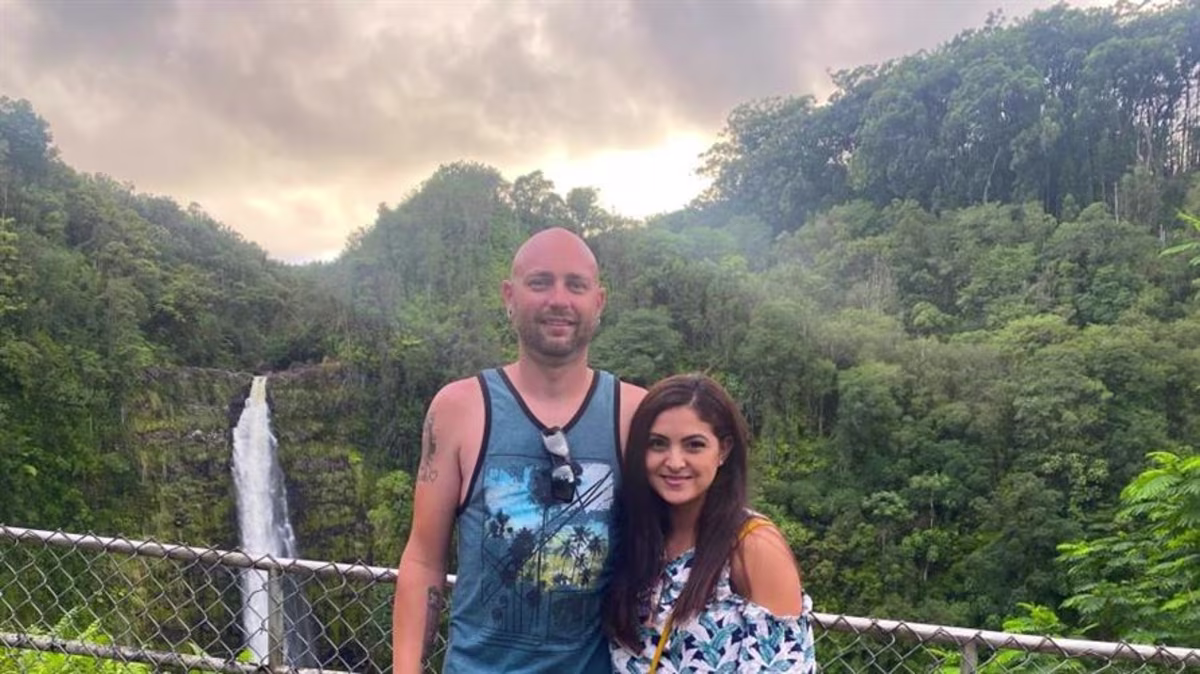 A Hilton Grand Vacations Member and her husband posing by the lush landscape of Big Island, Hawaii