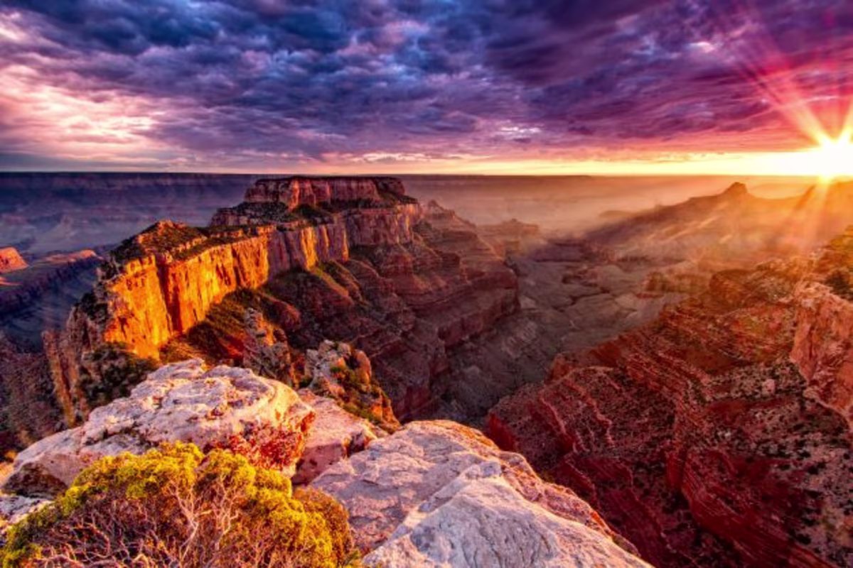 Stunning sunrise over the Grand Canyon, Arizona.