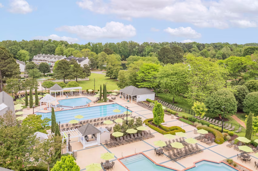Image > Resort > Virginia & Washington, D.C. > The Historic Powhatan, a Hilton Vacation Club > Gallery > VA-PHR-EXT-AERIAL-POOL-2022-002.jpg